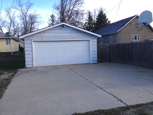 107 W 5th St, Spring Valley, IL 61362 photo 3
