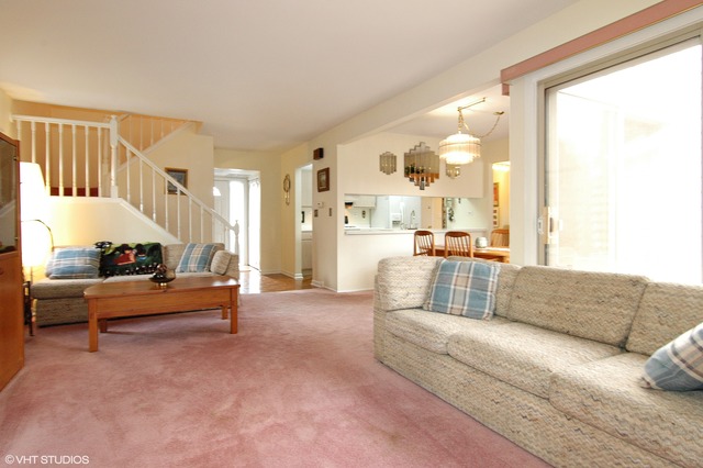 647 Darien Ct, Hoffman Estates, IL 60169 photo 3