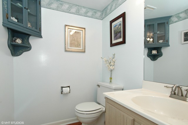 647 Darien Ct, Hoffman Estates, IL 60169 photo 14