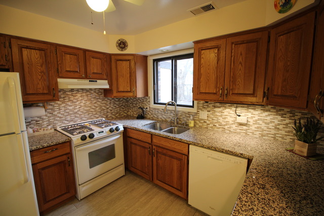 1012 Harbour Ct #1B, Wheeling, IL 60090 photo 3