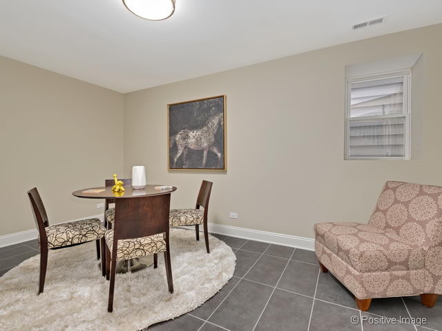 3228 W Belle Plaine Ave, Chicago, IL 60618 photo 22
