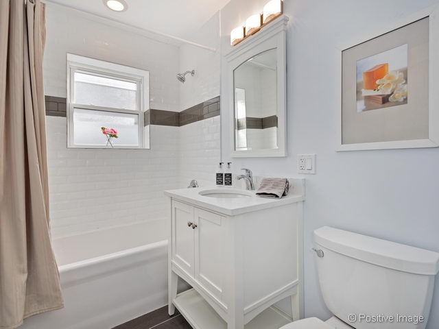 3228 W Belle Plaine Ave, Chicago, IL 60618 photo 19