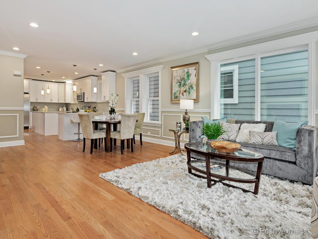 3228 W Belle Plaine Ave, Chicago, IL 60618 photo 2