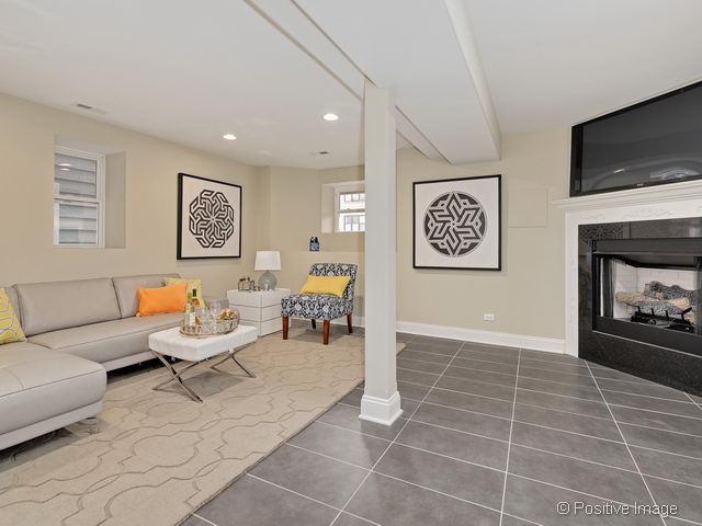 3228 W Belle Plaine Ave, Chicago, IL 60618 photo 20