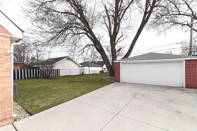 6907 Olympic Dr, Bridgeview, IL 60455 photo 12