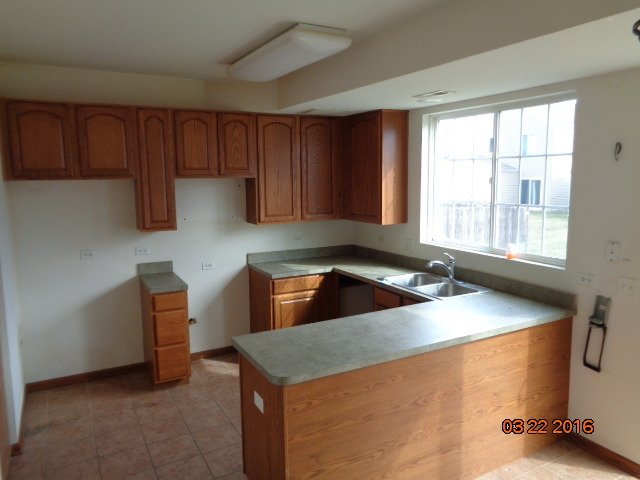 1655 Plum Tree Ln, Aurora, IL 60504 photo 8