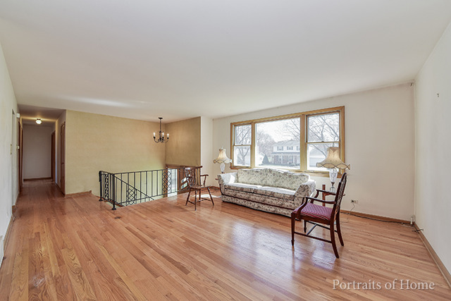 718 70th, Darien, IL 60561 photo 3