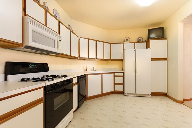 3125 Town Square Dr #401, Rolling Meadows, IL 60008 photo 9