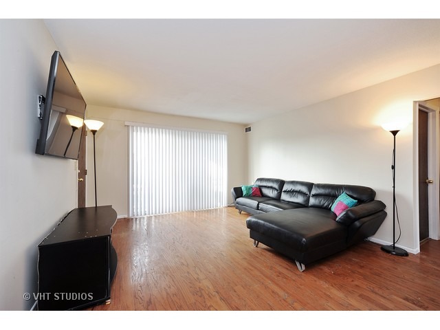 712 Cobblestone Cir #C, Glenview, IL 60025 photo 2