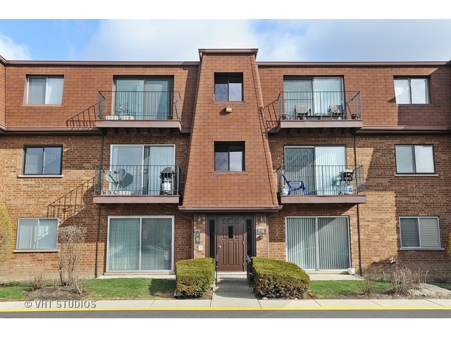 712 Cobblestone Cir #C, Glenview, IL 60025 photo 1