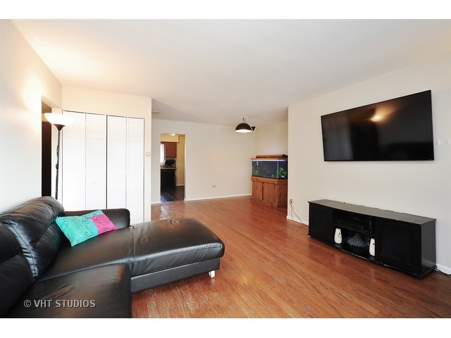 712 Cobblestone Cir #C, Glenview, IL 60025 photo 3