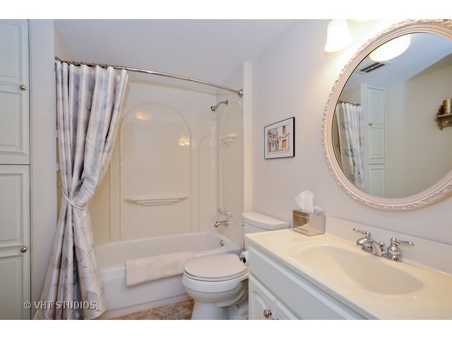 602 E 2nd St, Lockport, IL 60441 photo 9