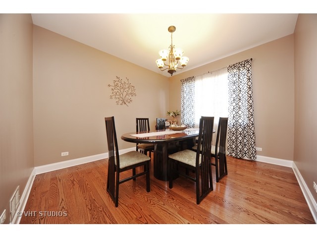 140 W Willow Rd, Wheeling, IL 60090 photo 5
