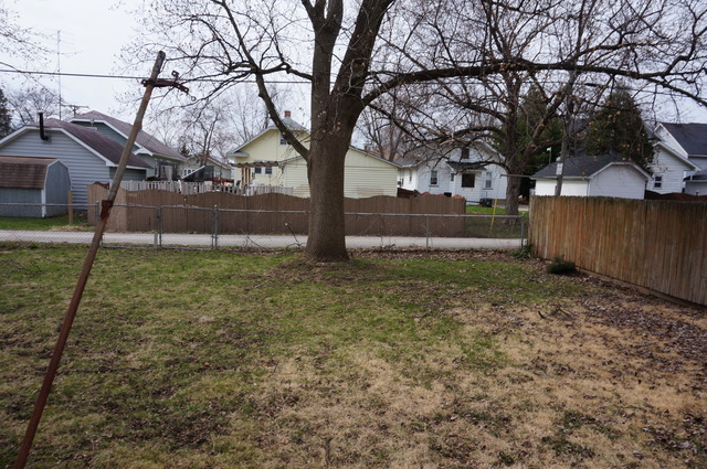 937 S 4th St, Aurora, IL 60505 photo 5