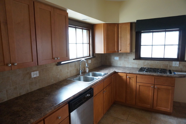 937 S 4th St, Aurora, IL 60505 photo 11