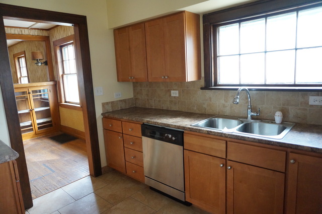 937 S 4th St, Aurora, IL 60505 photo 8