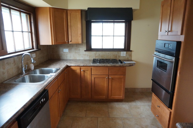 937 S 4th St, Aurora, IL 60505 photo 10
