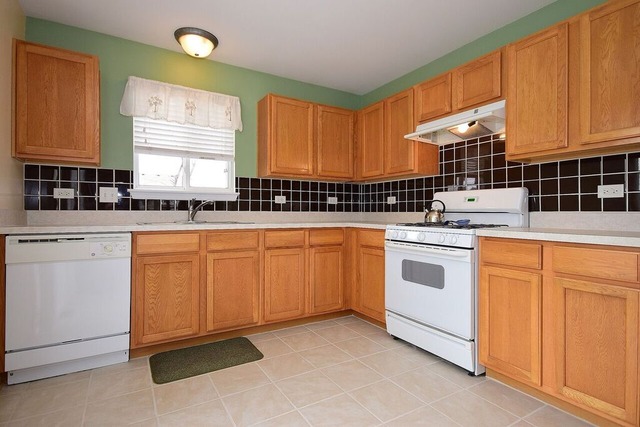 609 Keller St, Plano, IL 60545 photo 2
