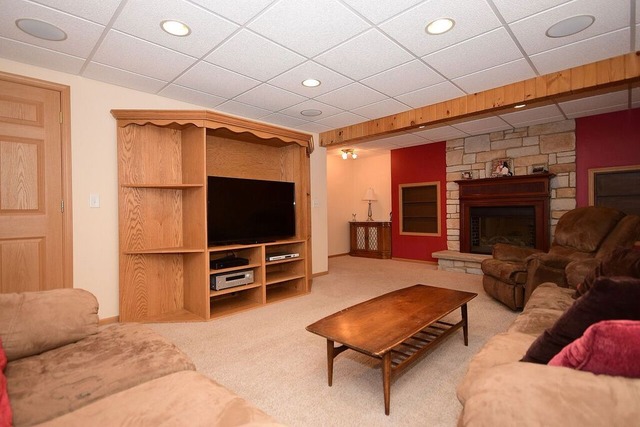 609 Keller St, Plano, IL 60545 photo 4