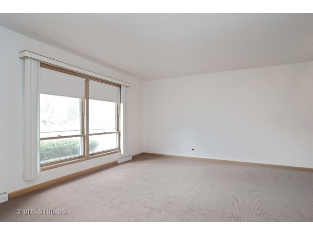 1000 Beverly Dr, Wheeling, IL 60090 photo 2