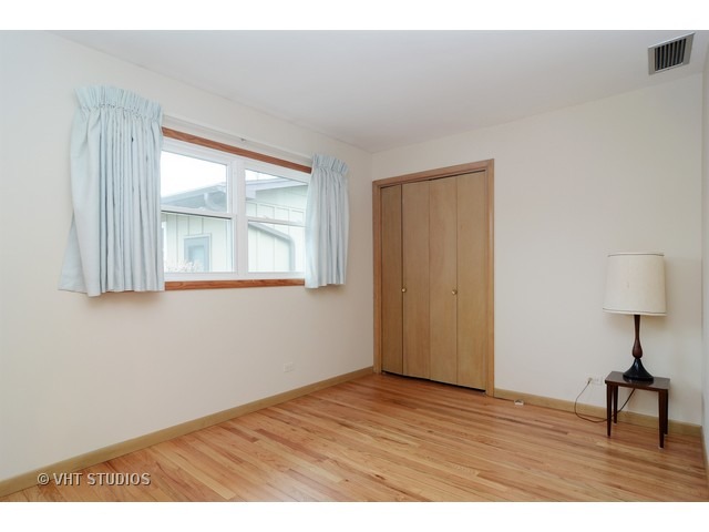 1000 Beverly Dr, Wheeling, IL 60090 photo 8