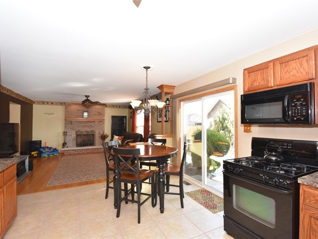 4702 Swan Ct, Plainfield, IL 60586 photo 8