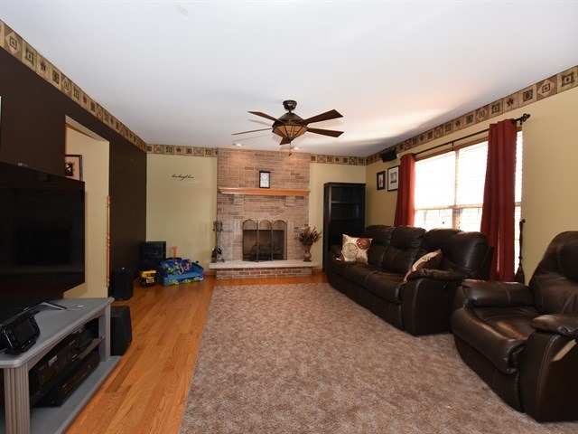 4702 Swan Ct, Plainfield, IL 60586 photo 9