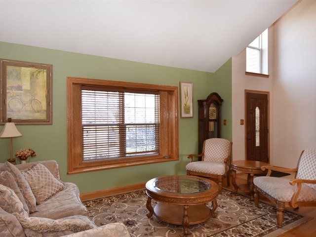 4702 Swan Ct, Plainfield, IL 60586 photo 4