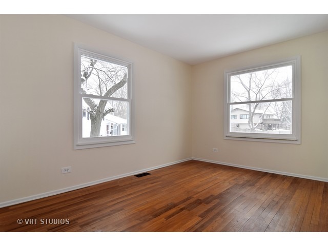 655 Hillcrest Blvd, Hoffman Estates, IL 60169 photo 7