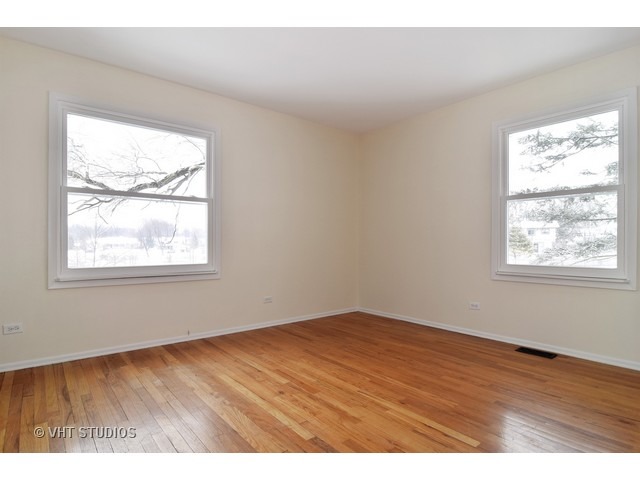 655 Hillcrest Blvd, Hoffman Estates, IL 60169 photo 6