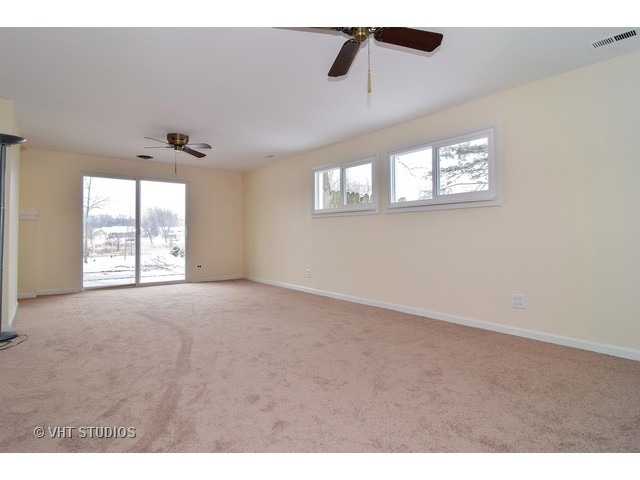 655 Hillcrest Blvd, Hoffman Estates, IL 60169 photo 5