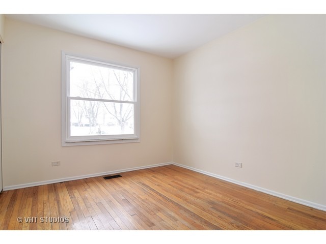 655 Hillcrest Blvd, Hoffman Estates, IL 60169 photo 10