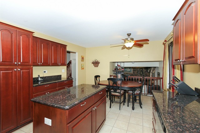 158 Williamsburg Dr, Bartlett, IL 60103 photo 10