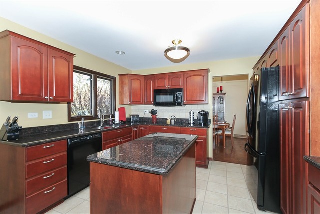 158 Williamsburg Dr, Bartlett, IL 60103 photo 8