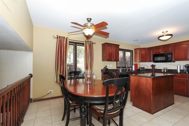 158 Williamsburg Dr, Bartlett, IL 60103 photo 12
