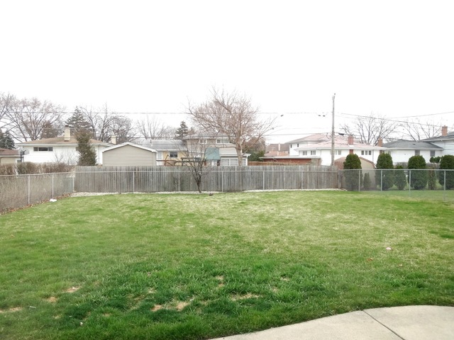 485 Bell Dr, Des Plaines, IL 60016 photo 13
