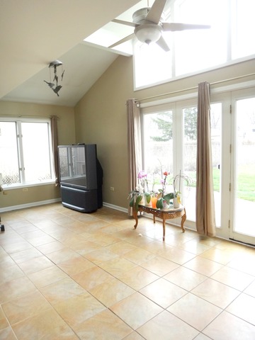 485 Bell Dr, Des Plaines, IL 60016 photo 7