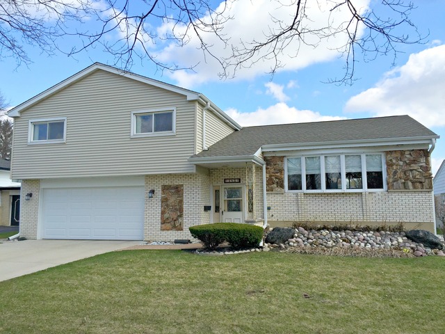 485 Bell Dr, Des Plaines, IL 60016 photo 1