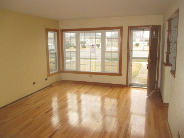 7738 State Rd, Burbank, IL 60459 photo 2