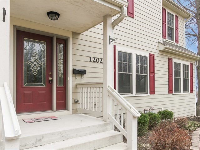 1202 Cedar Ave, Elgin, IL 60120 photo 2