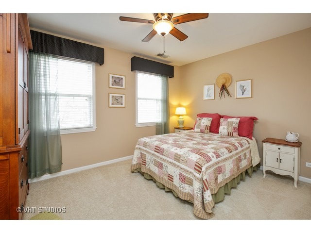 1335 Hunter Dr, Bartlett, IL 60103 photo 18