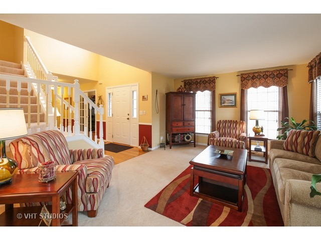 1335 Hunter Dr, Bartlett, IL 60103 photo 3