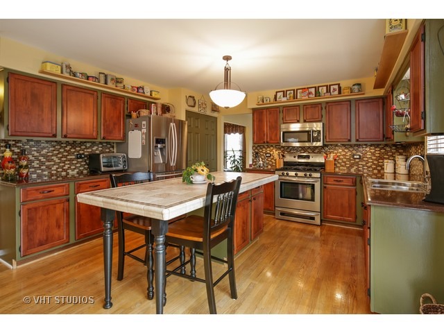 1335 Hunter Dr, Bartlett, IL 60103 photo 7