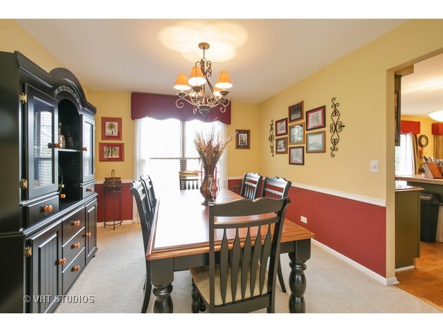 1335 Hunter Dr, Bartlett, IL 60103 photo 5