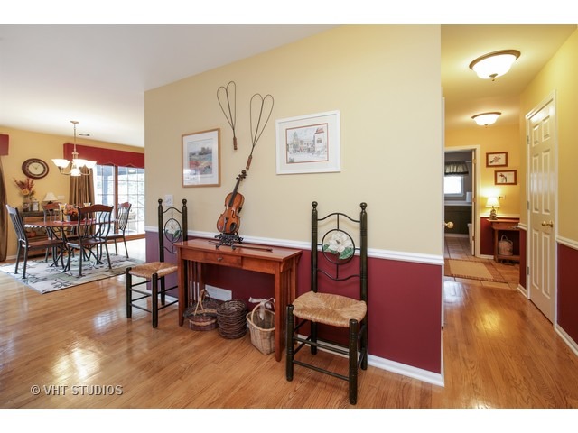 1335 Hunter Dr, Bartlett, IL 60103 photo 12