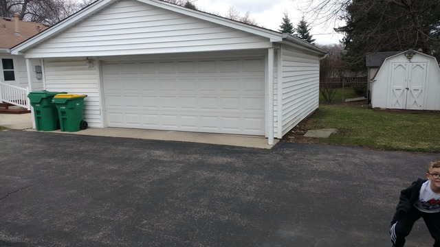 1093 Valley Stream Dr, Wheeling, IL 60090 photo 3