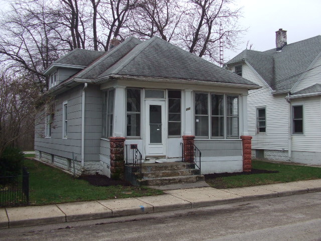 390 W Stone St, Kankakee, IL 60901 photo 1