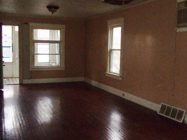 390 W Stone St, Kankakee, IL 60901 photo 2