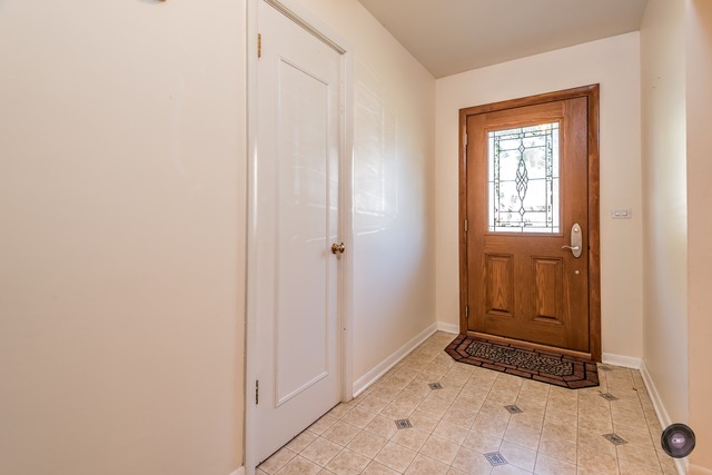 1237 Sandpiper Ln, Naperville, IL 60540 photo 3