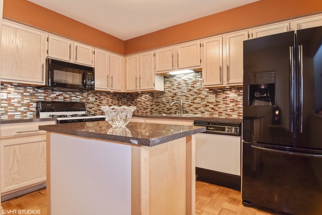 1227 Dunamon Dr, Bartlett, IL 60103 photo 4